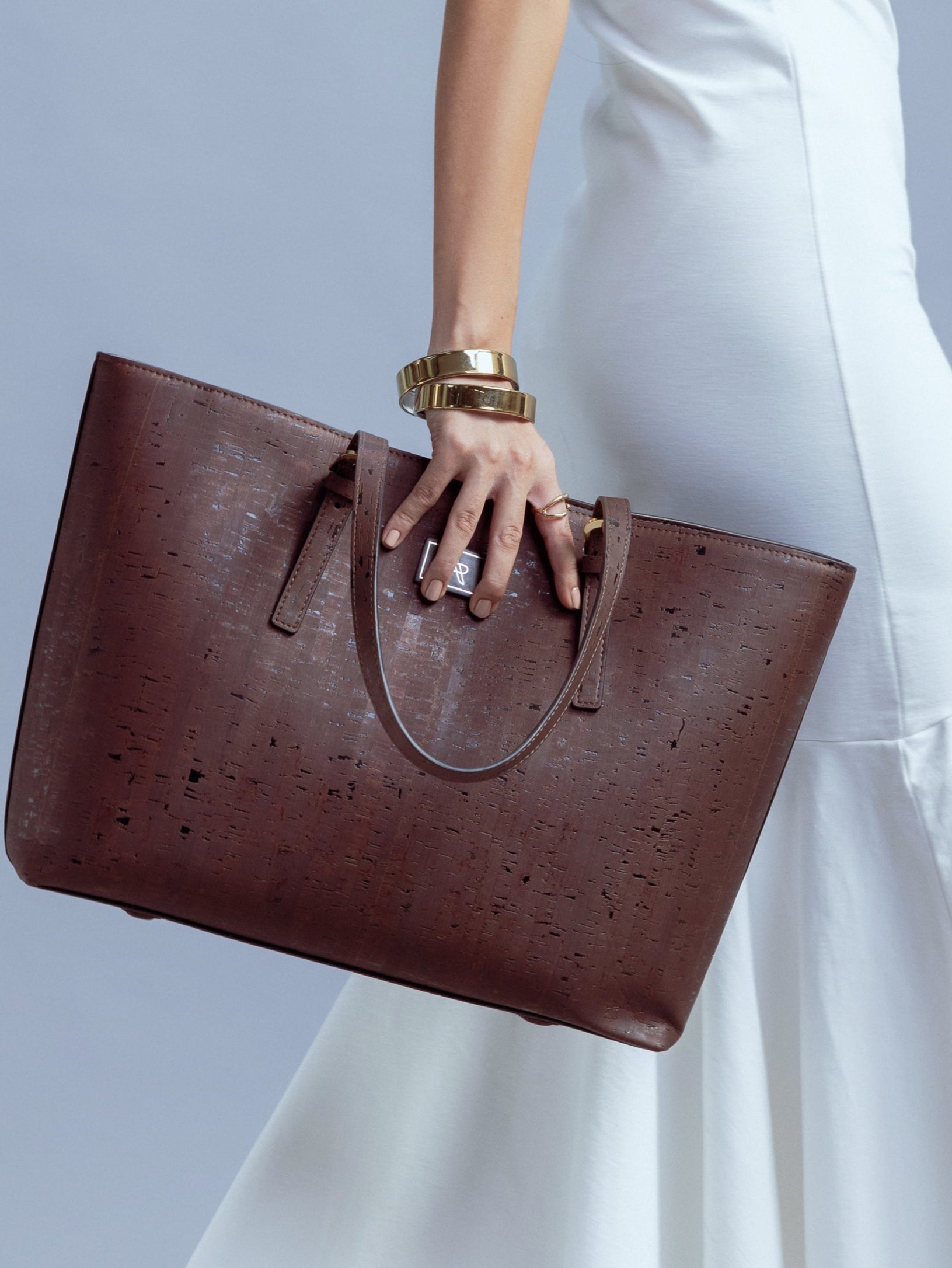 Woman carrying Ittara's Shoppers Tote handbag