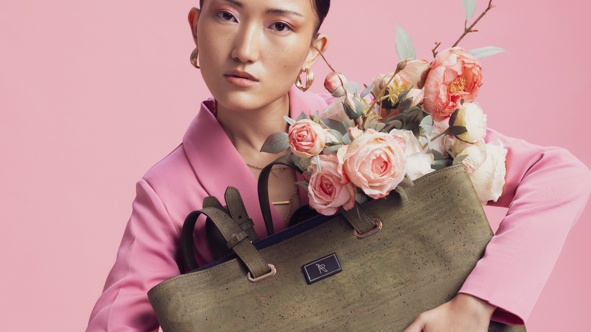 Quietly Crafted Bags For Modern Life.